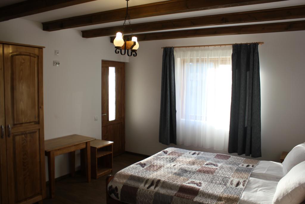 Cerdacul Cu Stuf Hotel Sfantu Gheorghe  Exterior photo